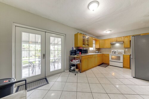 Fenced-in Yard: Home 3 Mi to Hard Rock Stadium!