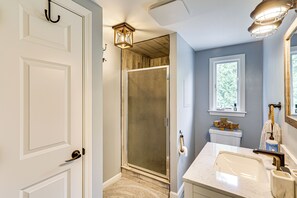 Interior - Coastal Charmer < 1 Mi to South Kingstown Beach (South Kingstown)