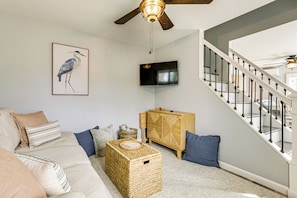 Interior - Coastal Charmer < 1 Mi to South Kingstown Beach (South Kingstown)