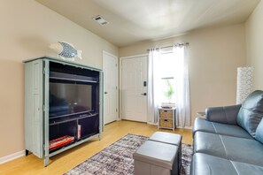 Apartment (1 Bedroom) | Interior - 8 Mi to Beaches: Relaxing Retreat in Gulf Breeze (Gulf Breeze)