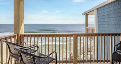 Steps to Sand! 3rd-floor North Topsail Beach Condo