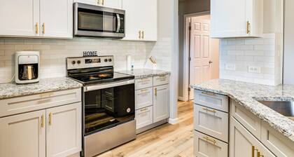 9 Mi to College Station: Dog-friendly Home w/ Yard