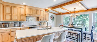 8-acre Retreat: Pool & Stunning Mt Lassen View!