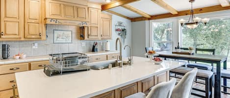 House (3 Bedrooms) | Interior