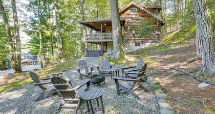 < 1 Mi to Lake: Cabin w/ Hot Tub in Greentown!