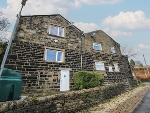 Exterior - 11 Hollin Well Cottage (Sowerby Bridge)