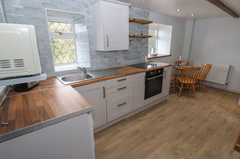 11 Hollin Well Cottage - Blackstone Edge