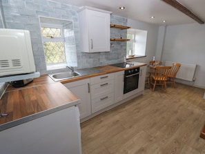 Fridge, microwave, dishwasher, toaster - 11 Hollin Well Cottage (Sowerby Bridge)