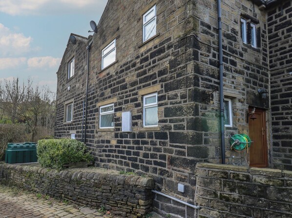 Exterior - 11 Hollin Well Cottage (Sowerby Bridge)