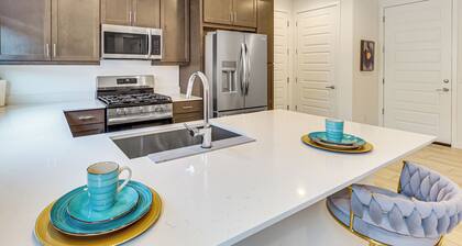 Lake + Mtn Views: Couple's Apt in Apache Junction