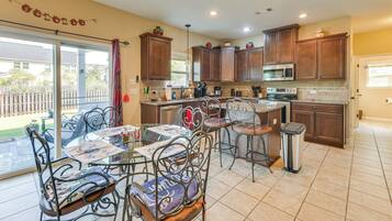 House (5 Bedrooms) | Interior