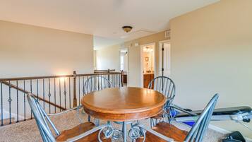 House (5 Bedrooms) | Interior