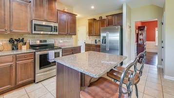 House (5 Bedrooms) | Interior