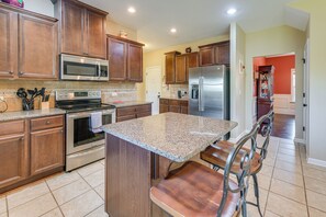 House (5 Bedrooms) | Interior