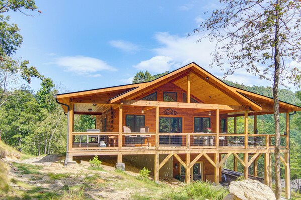 House (4 Bedrooms) | Interior - Amazing Waterfall! New Scenic Black Mtn Log Cabin (Black Mountain)