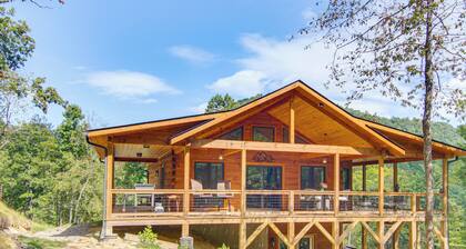 Amazing Waterfall! New Scenic Black Mtn Log Cabin