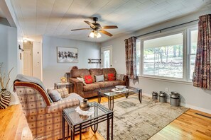 House (4 Bedrooms) | Front of property