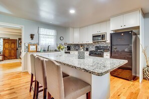 House (4 Bedrooms) | Interior