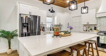 1 Mi to Dtwn Brenham! 'the Bell & Bloom Cottage'