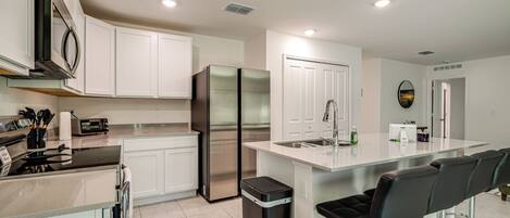 House (3 Bedrooms) | Interior