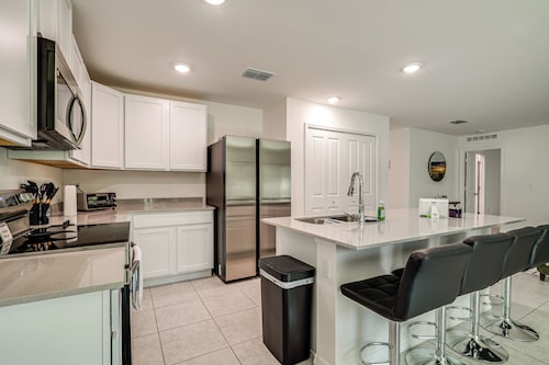 Tranquil Getaway w/ Spacious Yard in Brooksville!