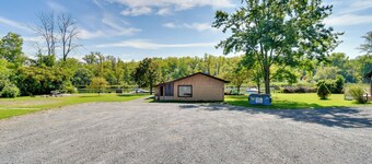Riverfront Couple's Retreat, 3 Mi to Seneca Lake!