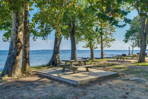 Lakefront Log Cabin Retreat 3br-2ba Hot Tub+kayaks