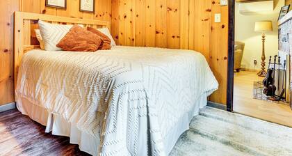 Apple Lake Retreat w/ Outdoor Entertainment Space