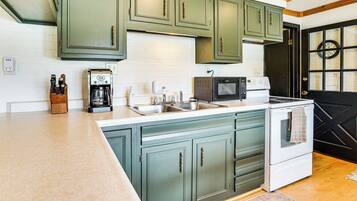 House (2 Bedrooms) | Interior