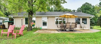 Apple Lake Retreat w/ Outdoor Entertainment Space