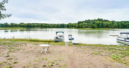 Apple Lake Retreat w/ Outdoor Entertainment Space