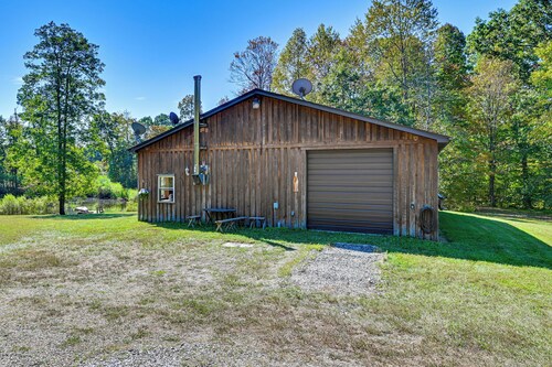Ohio Hunters Cabin w/ Pond Access: Pets Welcome!