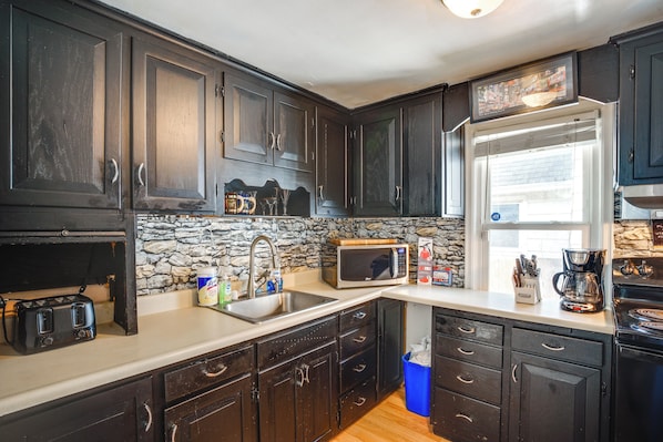 House (2 Bedrooms) | Interior