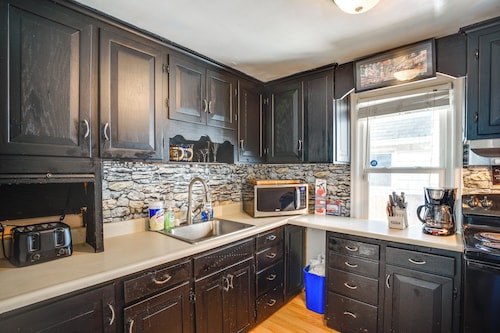 Walk to Main St Fond du Lac: Retreat w/ Yard