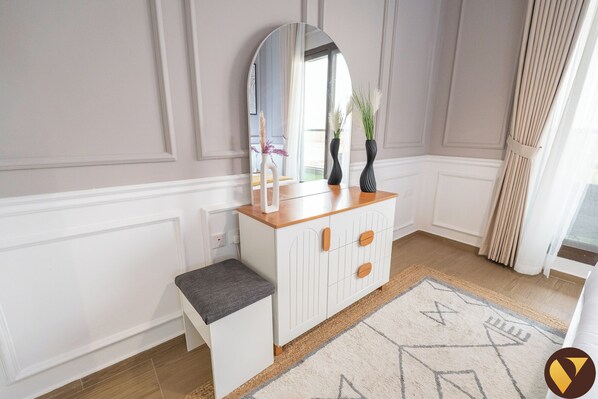 Iron/ironing board, free WiFi