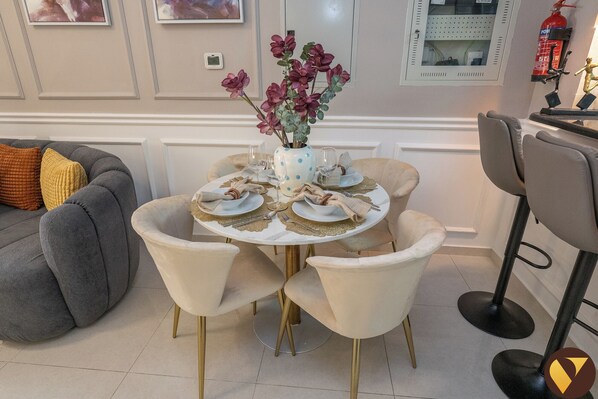 ラグジュアリー アパートメント バルコニー シティビュー | アイロン / アイロン台、WiFi (無料)