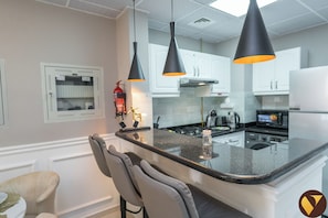 ラグジュアリー アパートメント バルコニー シティビュー | アイロン / アイロン台、WiFi (無料)