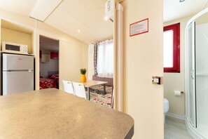 Mobile Home Premium, vue jardin | Coin séjour