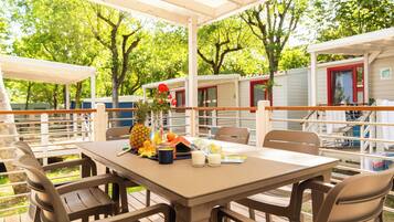 Mobil Karavan Premium, pemandangan kebun | Pemandangan dari kamar