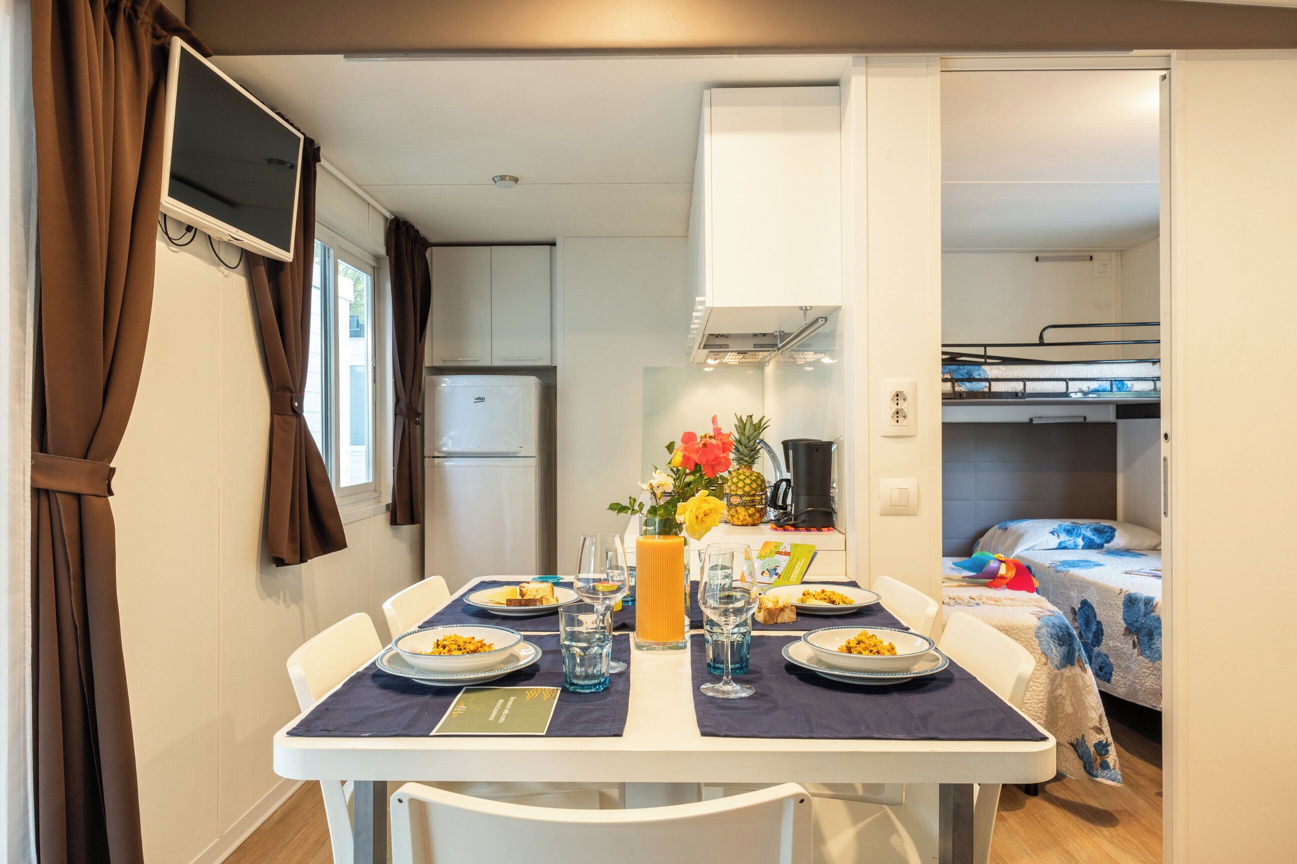 บ้านเคลื่อนที่คอมฟอร์ท, วิวสวน | ห้องรับประทานอาหาร