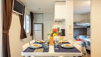 Comfort Mobile Home, Garden View | Dining room