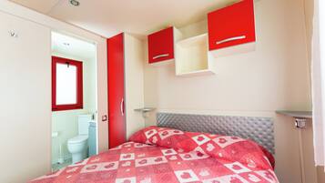 Mobil Karavan Premium, pemandangan kebun | Brankas