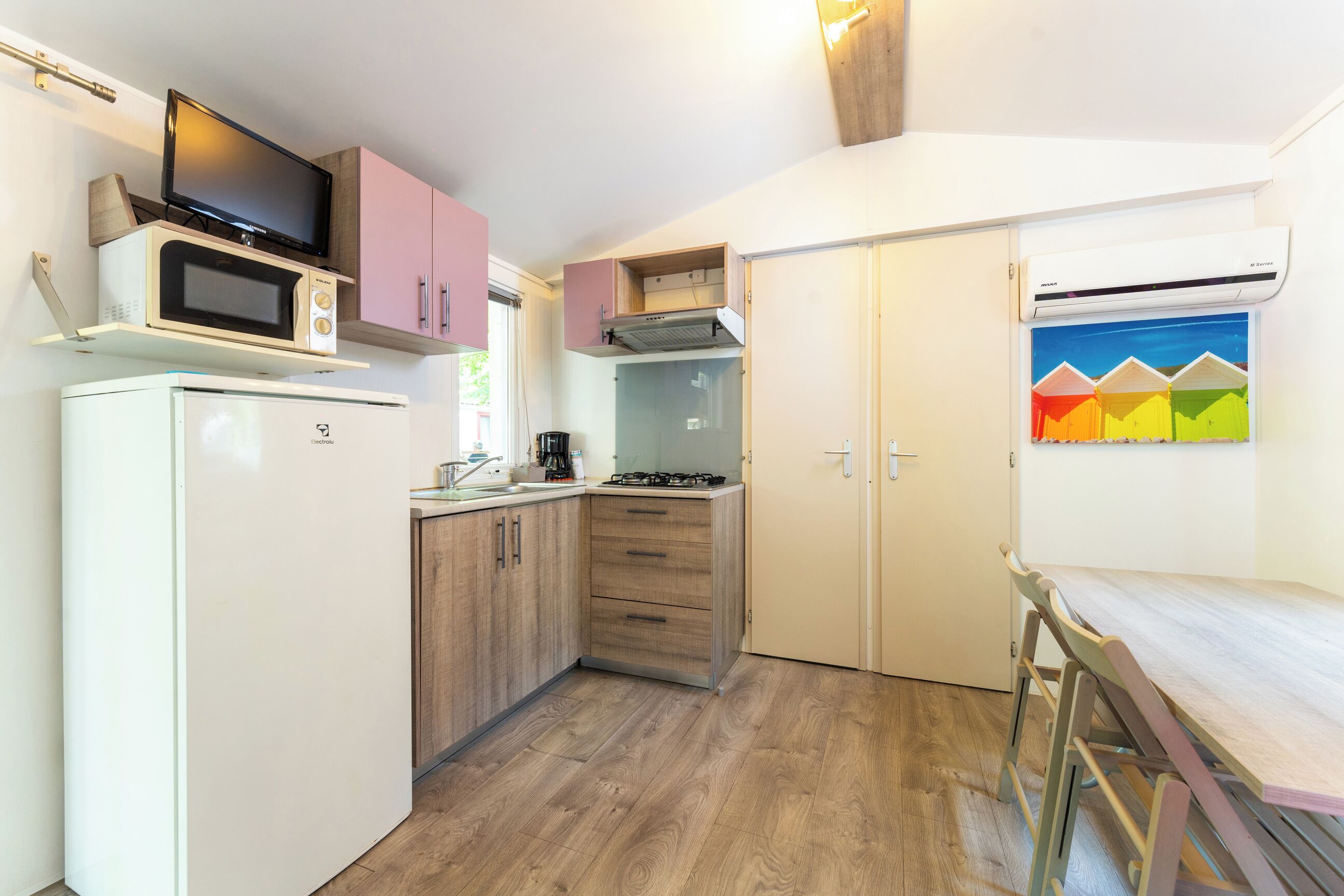 Superior Mobile Home, Garden View | Private kitchenette | Fridge, microwave, stovetop, highchair