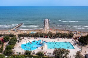 Seasonal outdoor pool, pool umbrellas, sun loungers