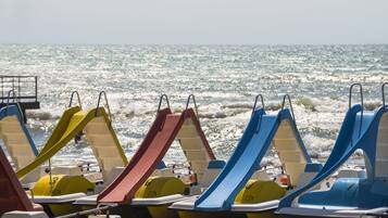 Private beach, white sand, beach volleyball, 2 beach bars