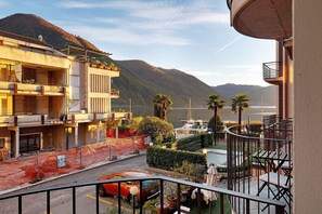 Property grounds - Room '2' with Lake View, Wi-Fi and Air Conditioning (Porlezza)