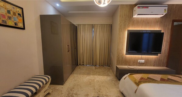3 bedrooms, bed sheets