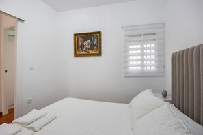 2 bedrooms, iron/ironing board, WiFi, bed sheets - Apartment 'Apto La Justicia' with Shared Terrace, Wi-Fi and Air Conditioning (Jerez de la Frontera)
