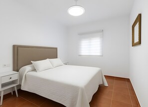 2 habitaciones, tabla de planchar con plancha, wifi y ropa de cama 