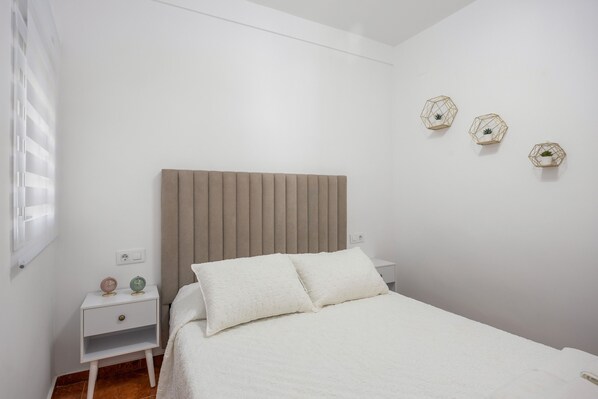 2 bedrooms, iron/ironing board, WiFi, bed sheets